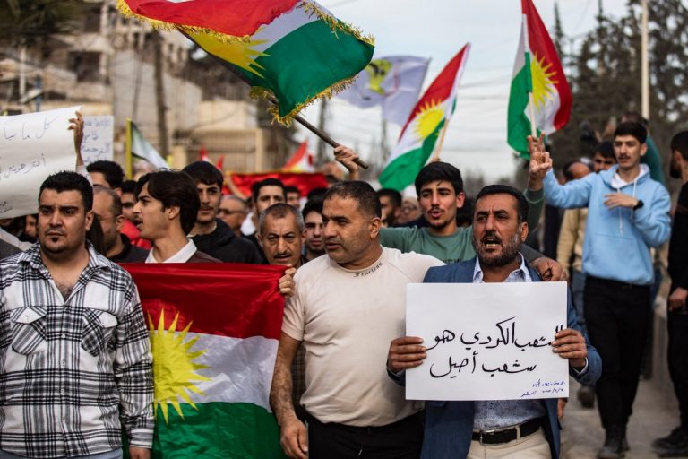 لماذا يتعثر الديمقراطيون عند حدود الحقوق الكردية؟