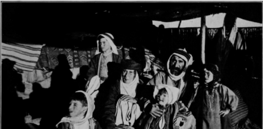الصورة 6: الخاتون خنسة مع ابنها محمود بك شيخ قبيلة الملان